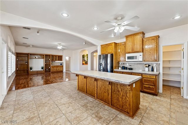2201 Valentine Avenue, Pahrump, NV 89048
