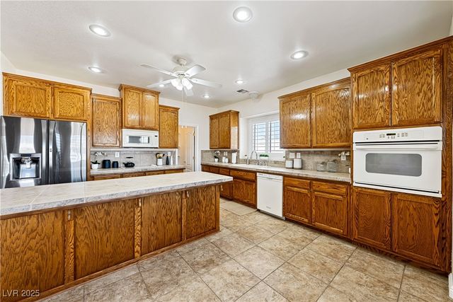 2201 Valentine Avenue, Pahrump, NV 89048