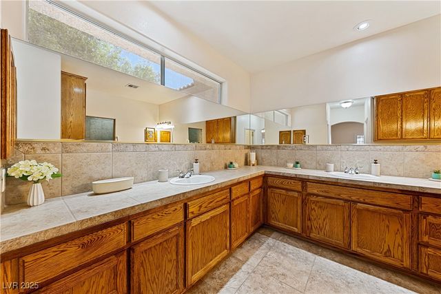 2201 Valentine Avenue, Pahrump, NV 89048