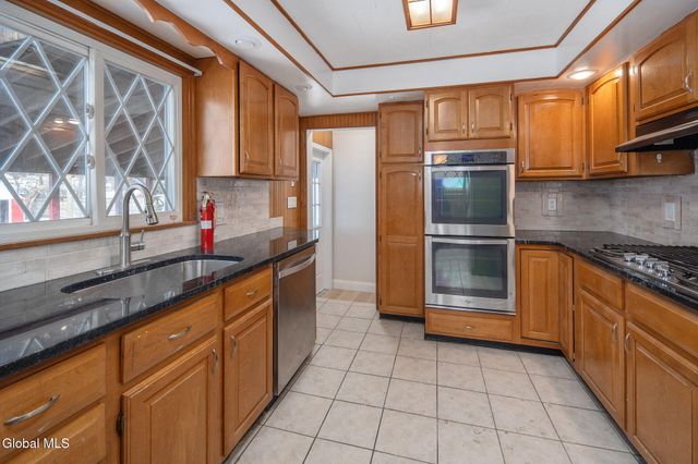 7 Mullen Drive, Rotterdam, NY 12306