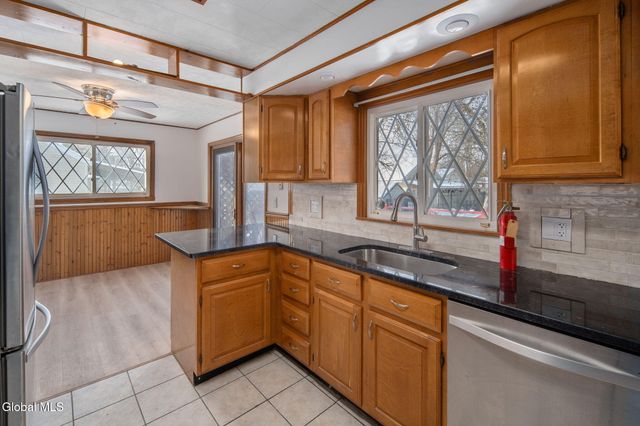 7 Mullen Drive, Rotterdam, NY 12306