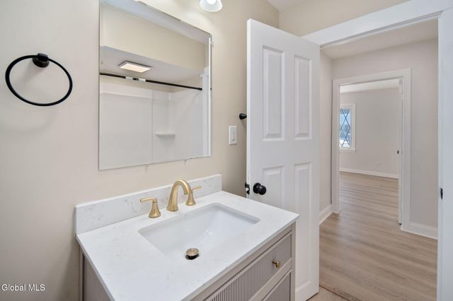 7 Mullen Drive, Rotterdam, NY 12306