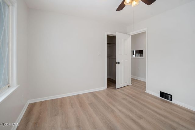 7 Mullen Drive, Rotterdam, NY 12306