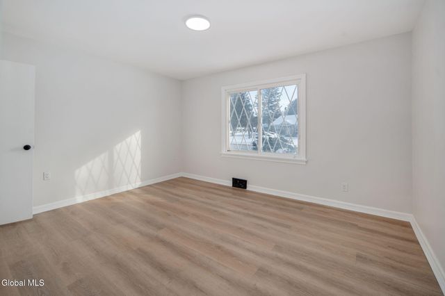 7 Mullen Drive, Rotterdam, NY 12306