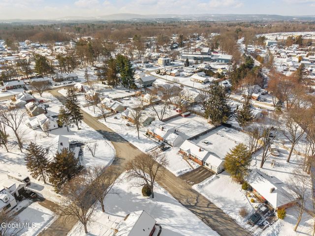 7 Mullen Drive, Rotterdam, NY 12306