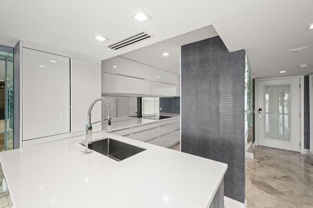 3901 S Flagler Drive 1002, West Palm Beach, FL 33405
