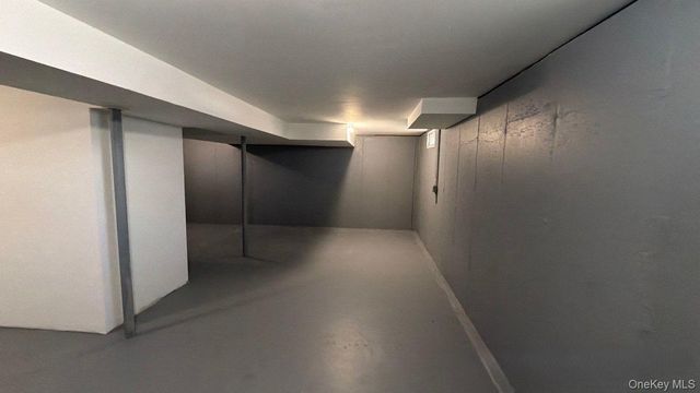 7 Roan Lane, Riverhead, NY 11901