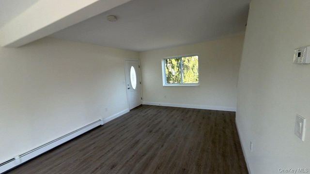 7 Roan Lane, Riverhead, NY 11901