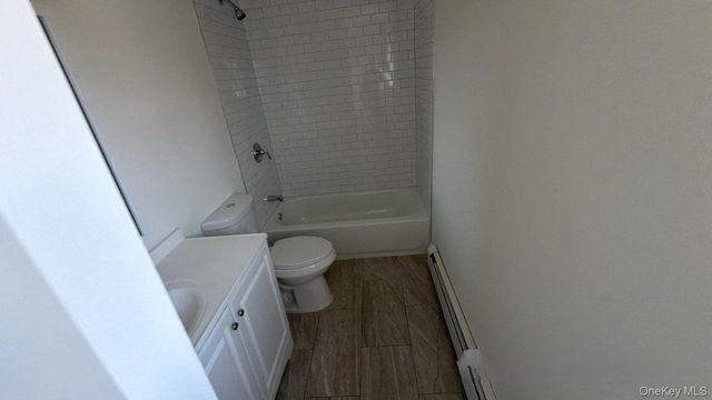 7 Roan Lane, Riverhead, NY 11901