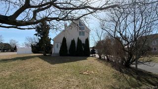 7 Roan Lane, Riverhead, NY 11901