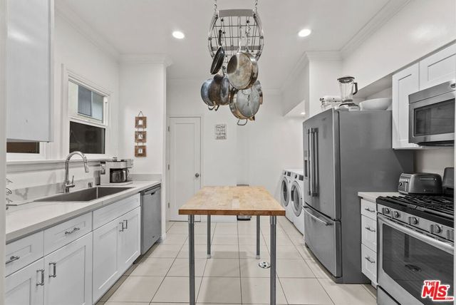 9528 W Olympic Boulevard, Beverly Hills, CA 90212