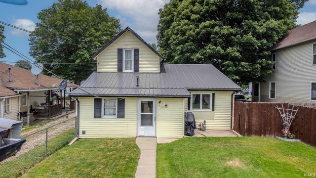 235 W Middlebury Street, Shipshewana, IN 46565