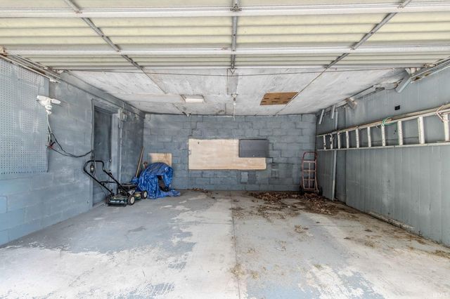 235 W Middlebury Street, Shipshewana, IN 46565