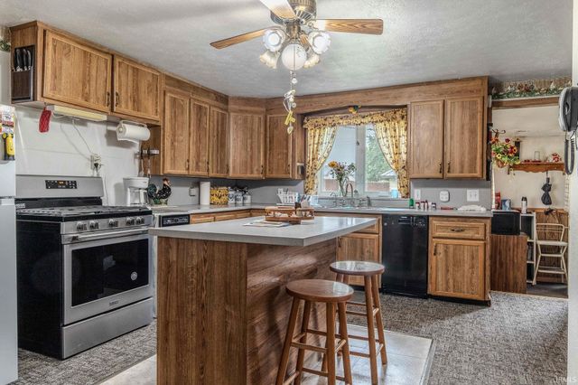 235 W Middlebury Street, Shipshewana, IN 46565