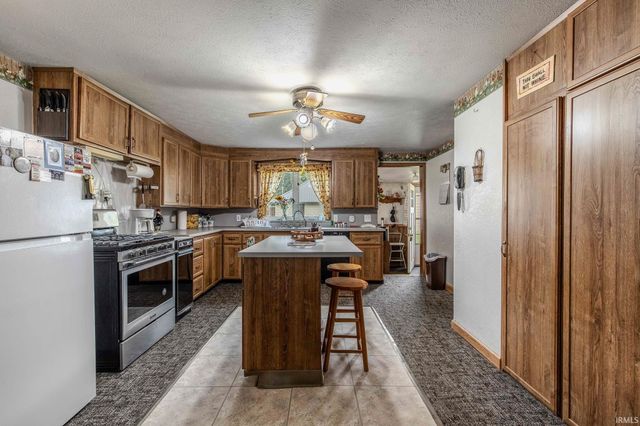 235 W Middlebury Street, Shipshewana, IN 46565