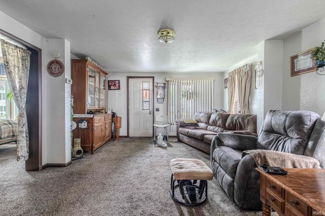 235 W Middlebury Street, Shipshewana, IN 46565