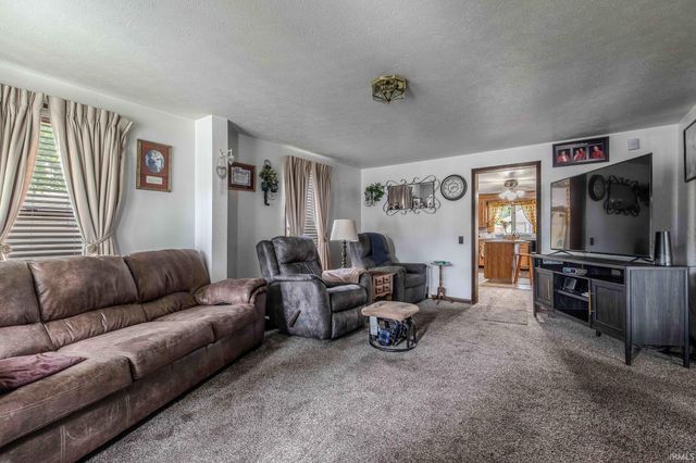235 W Middlebury Street, Shipshewana, IN 46565