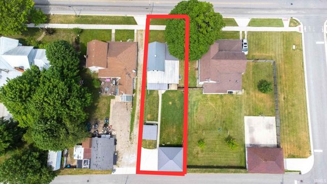 235 W Middlebury Street, Shipshewana, IN 46565