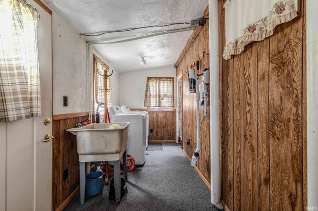 235 W Middlebury Street, Shipshewana, IN 46565