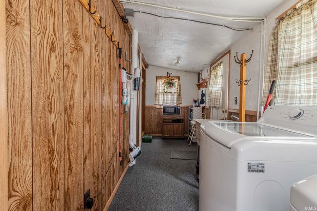 235 W Middlebury Street, Shipshewana, IN 46565