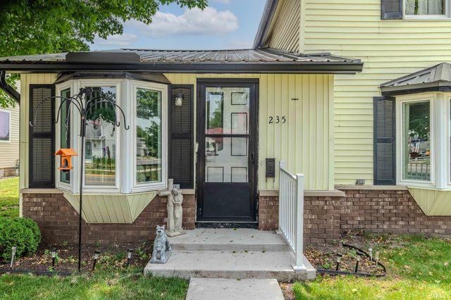 235 W Middlebury Street, Shipshewana, IN 46565
