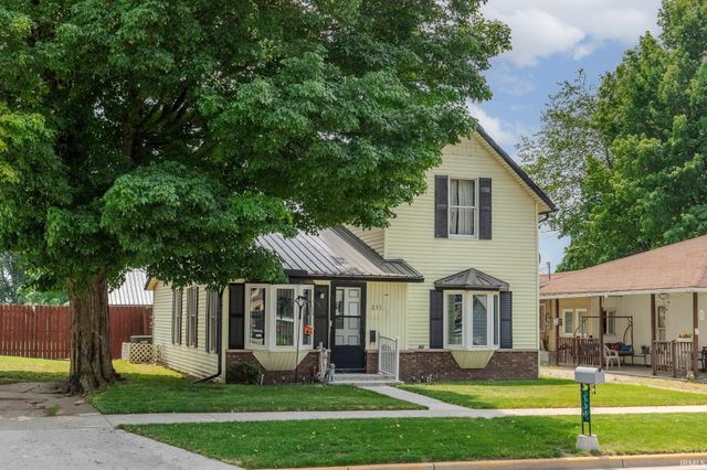 235 W Middlebury Street, Shipshewana, IN 46565