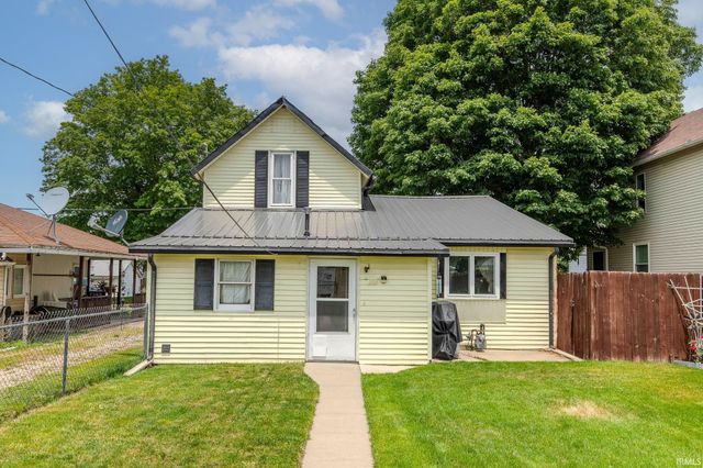 235 W Middlebury Street, Shipshewana, IN 46565