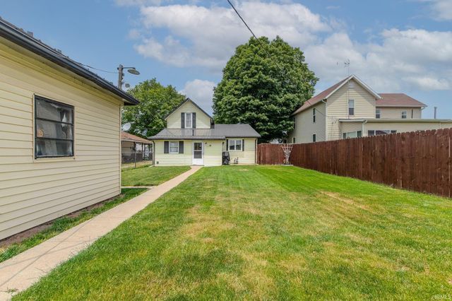 235 W Middlebury Street, Shipshewana, IN 46565