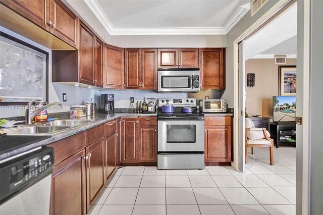 337 Ives Dairy Road 12, Miami, FL 33179