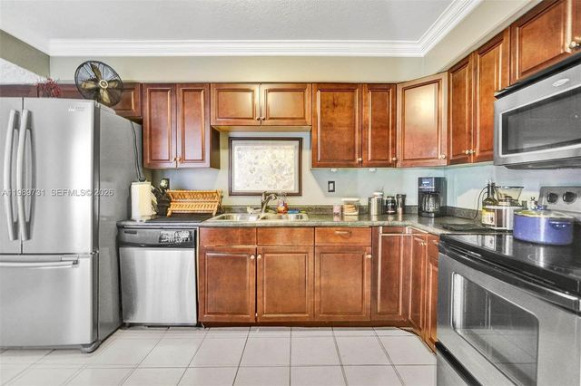 337 Ives Dairy Road 12, Miami, FL 33179