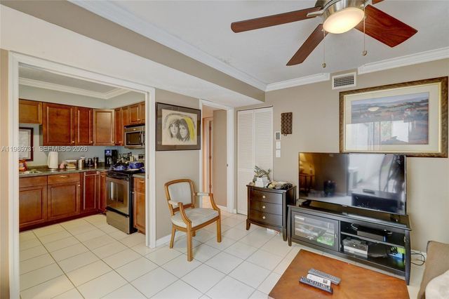 337 Ives Dairy Road 12, Miami, FL 33179