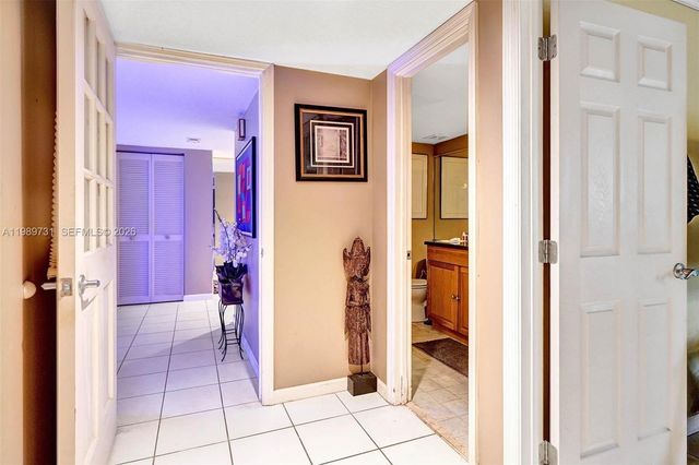 337 Ives Dairy Road 12, Miami, FL 33179