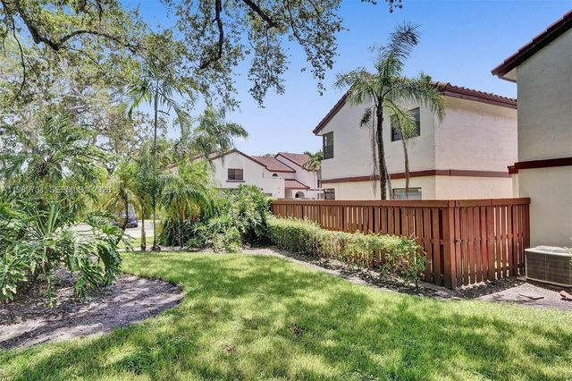 337 Ives Dairy Road 12, Miami, FL 33179