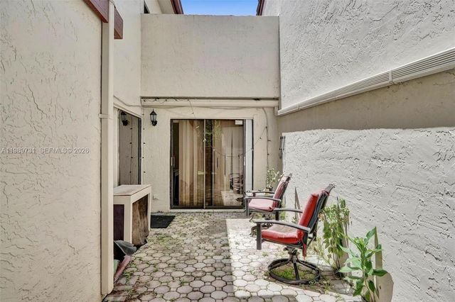 337 Ives Dairy Road 12, Miami, FL 33179