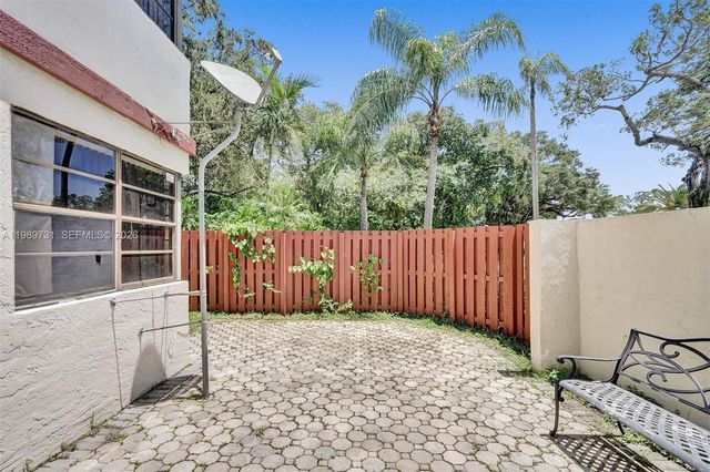 337 Ives Dairy Road 12, Miami, FL 33179