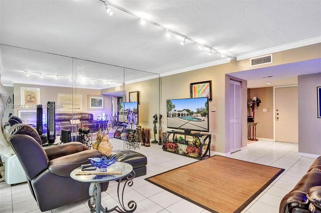 337 Ives Dairy Road 12, Miami, FL 33179