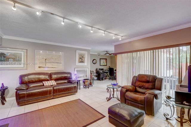 337 Ives Dairy Road 12, Miami, FL 33179