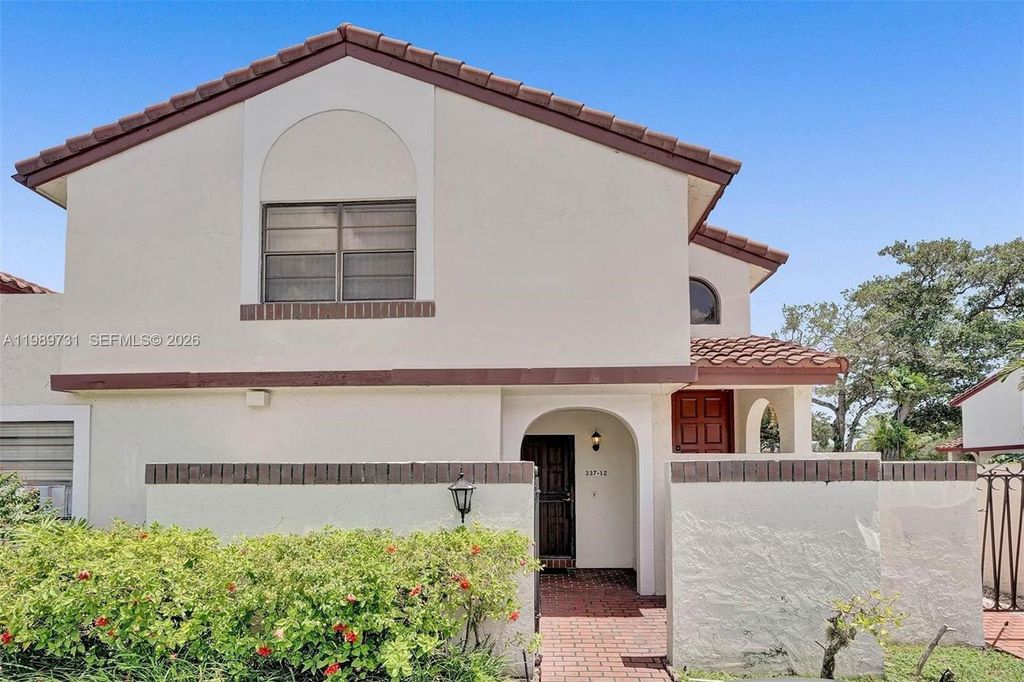 337 Ives Dairy Road 12, Miami, FL 33179