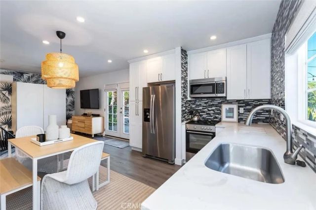 7403 El Manor Avenue, Los Angeles, CA 90045