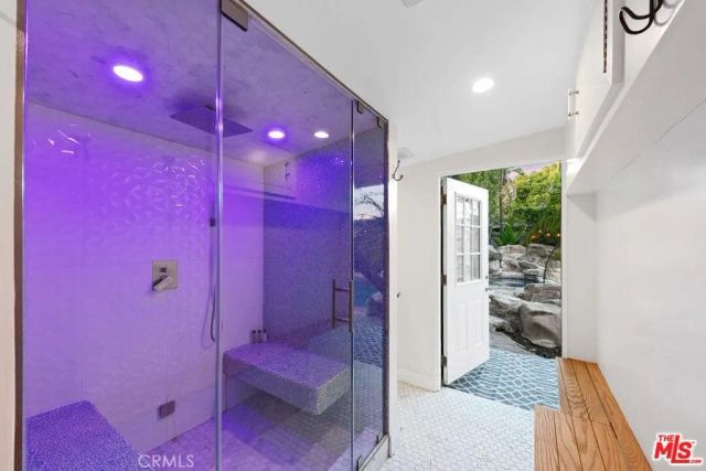 7403 El Manor Avenue, Los Angeles, CA 90045