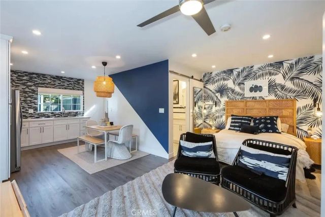 7403 El Manor Avenue, Los Angeles, CA 90045