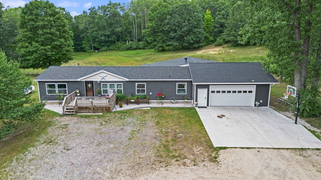 8861 S Big Buck Lane, Newaygo, MI 49337