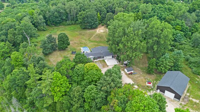 8861 S Big Buck Lane, Newaygo, MI 49337