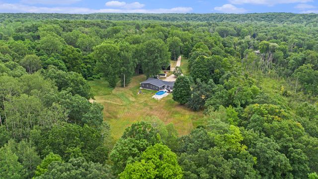8861 S Big Buck Lane, Newaygo, MI 49337