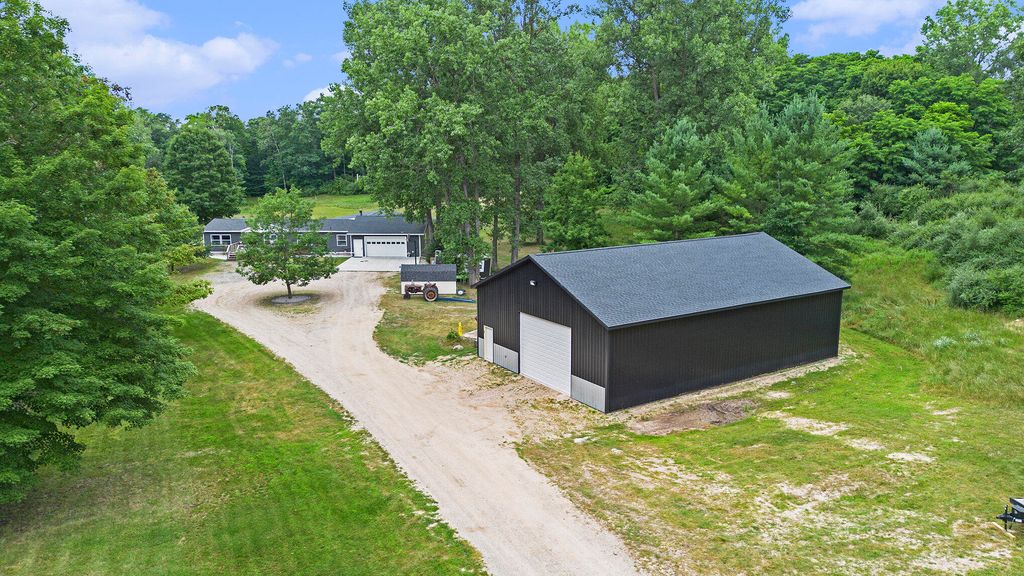 8861 S Big Buck Lane, Newaygo, MI 49337