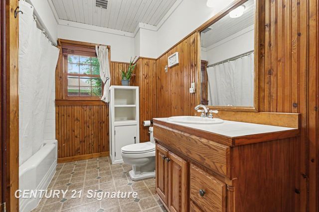 1375 Lathrup Park, Saginaw Twp, MI 48638