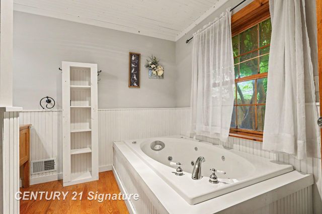 1375 Lathrup Park, Saginaw Twp, MI 48638