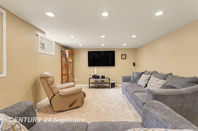 1375 Lathrup Park, Saginaw Twp, MI 48638