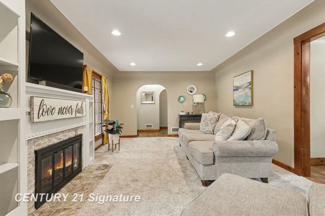 1375 Lathrup Park, Saginaw Twp, MI 48638
