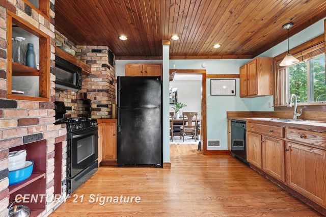 1375 Lathrup Park, Saginaw Twp, MI 48638